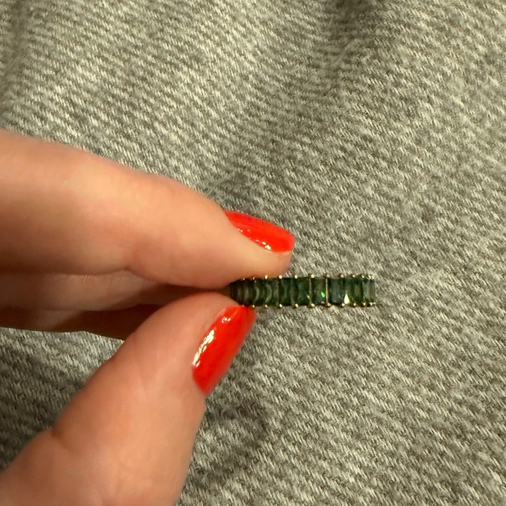 Elegant Green Ring